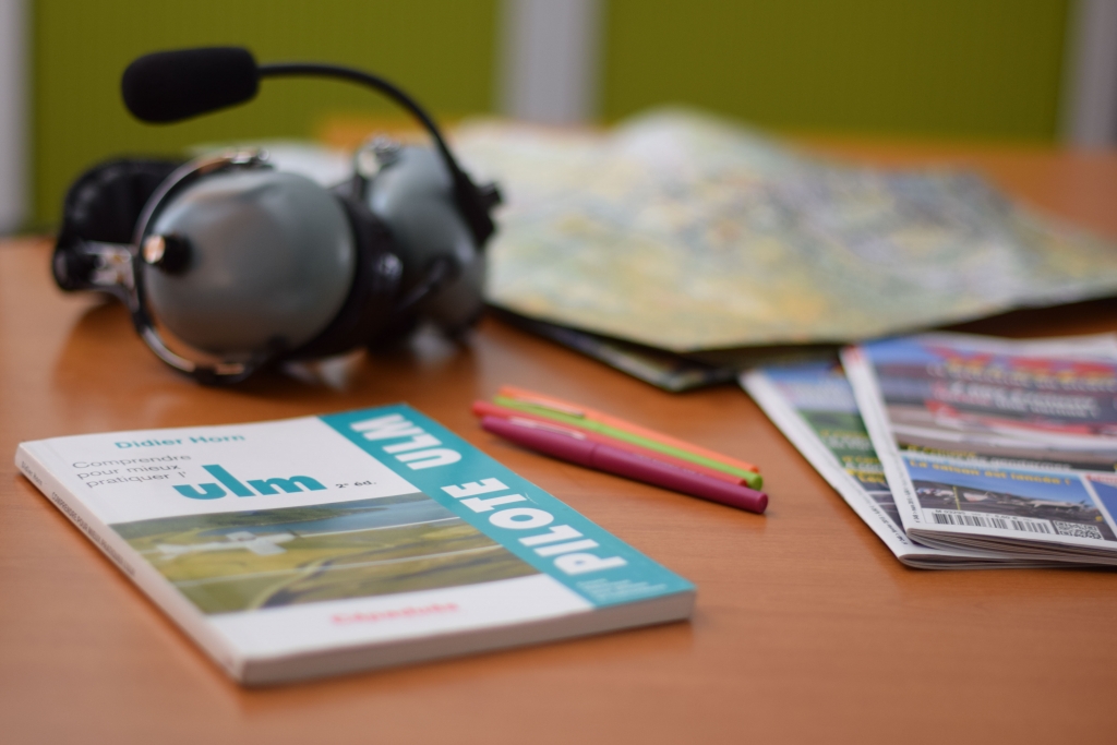 cours-theorique-casque-carte-aeronautique-EMOXAUC0015